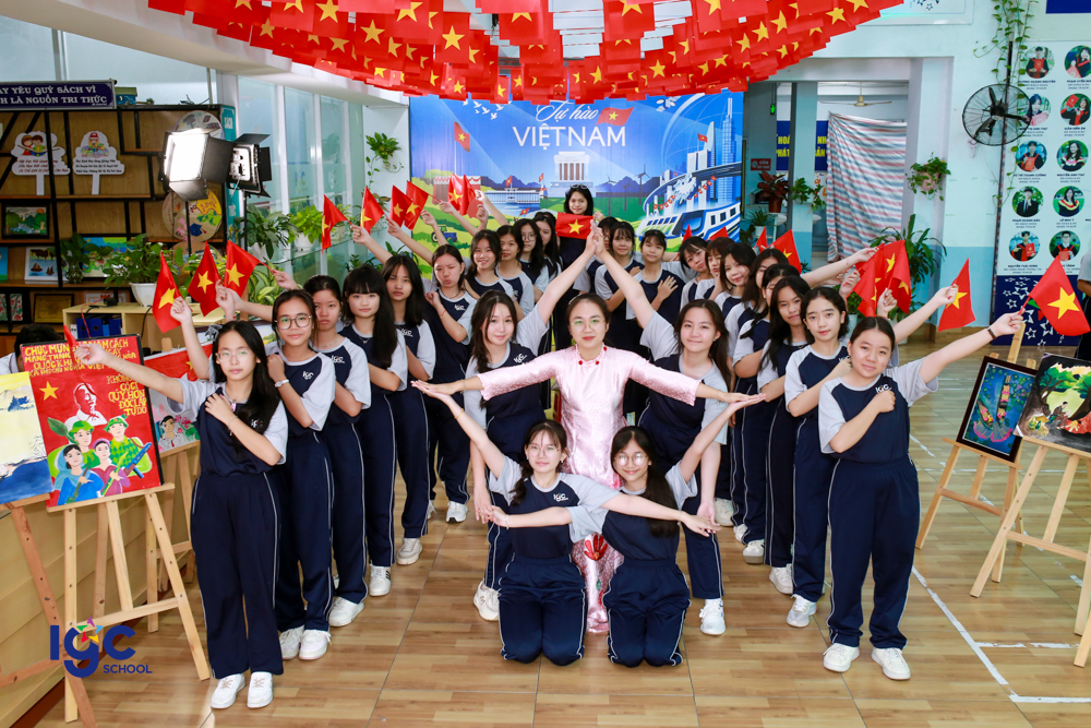 SẮC ĐỎ HÂN HOAN NGẬP TRÀN