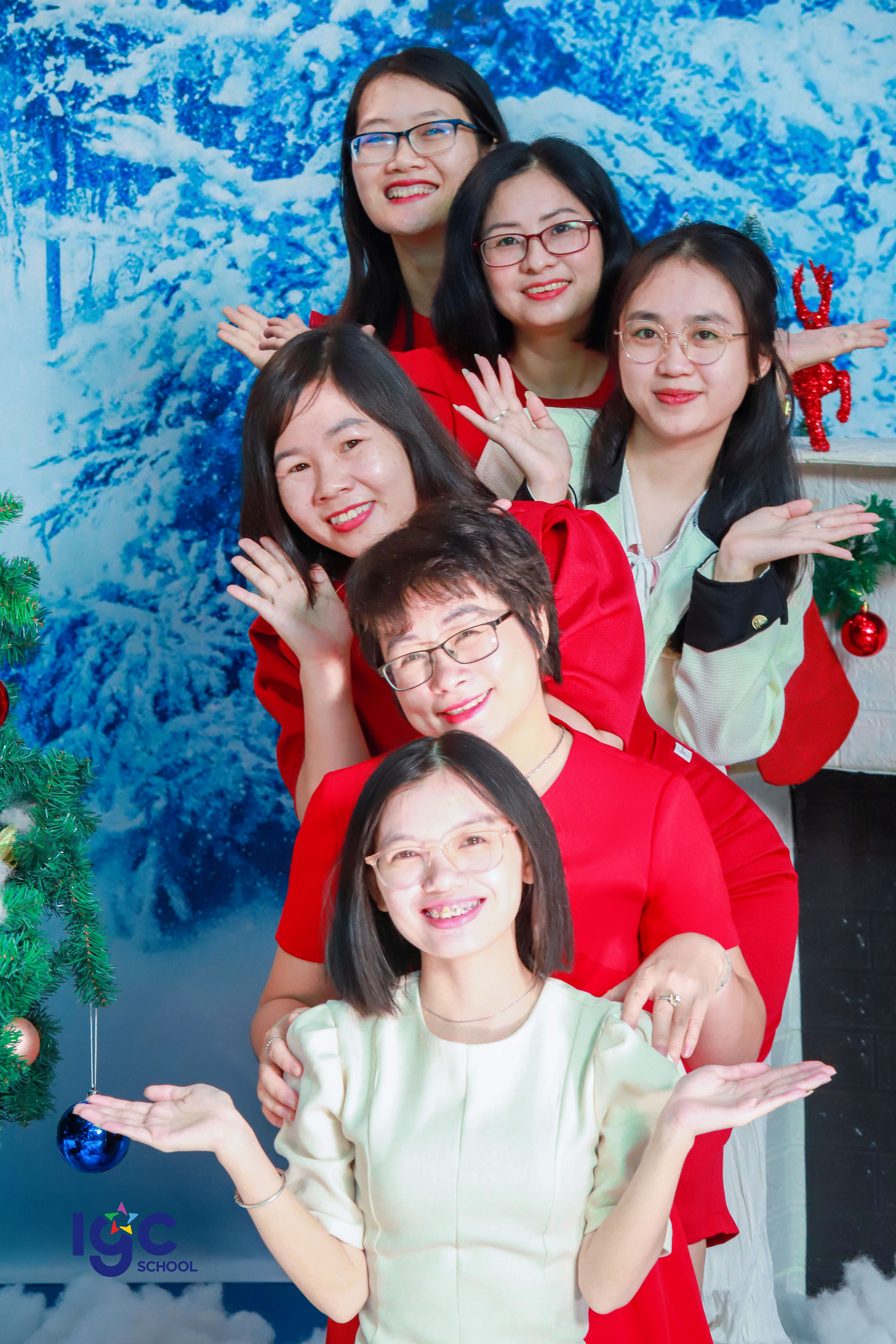 “Bật tình yêu lên” check in Giáng sinh tại trường!