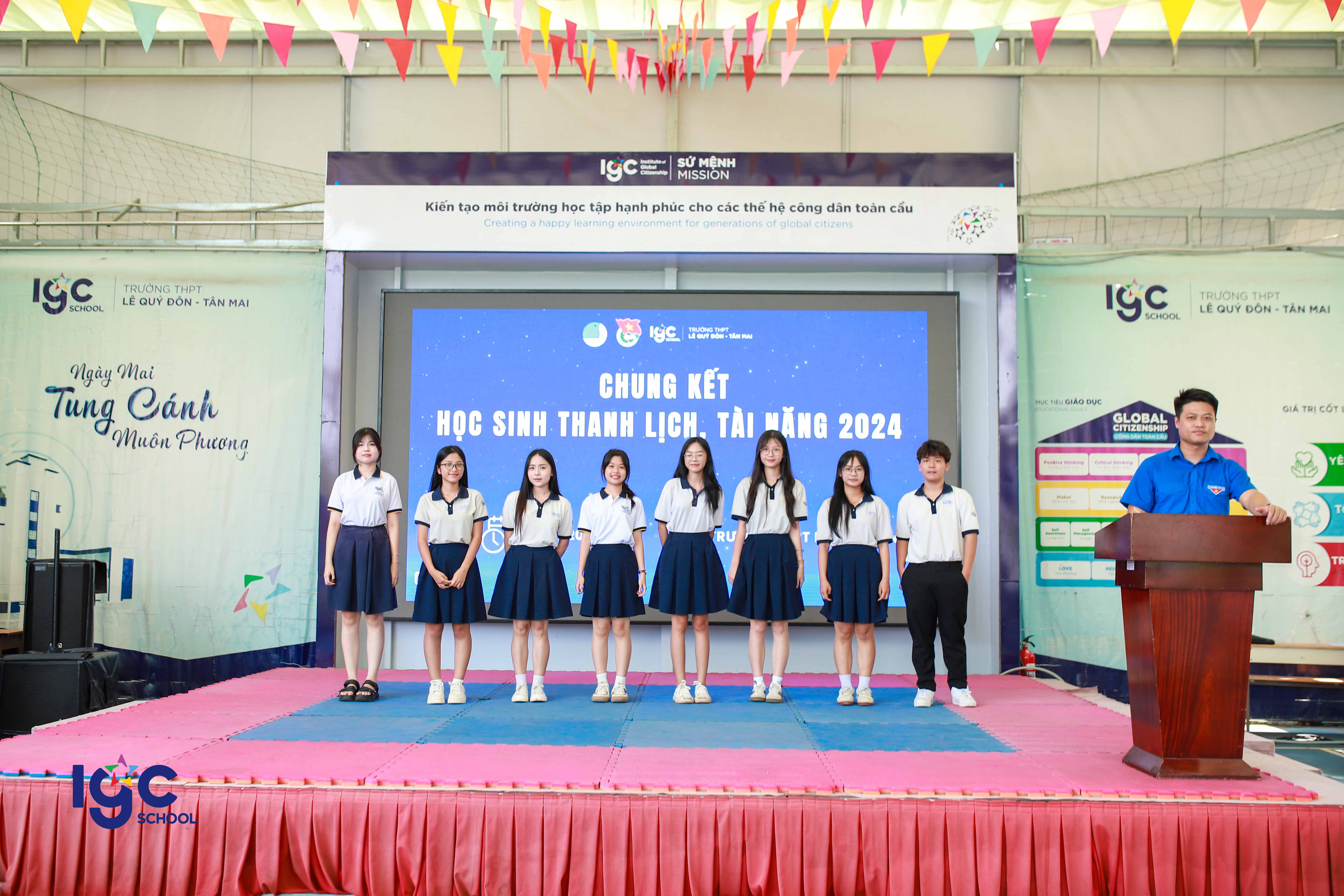 HOẠT ĐỘNG CHÀO MỪNG