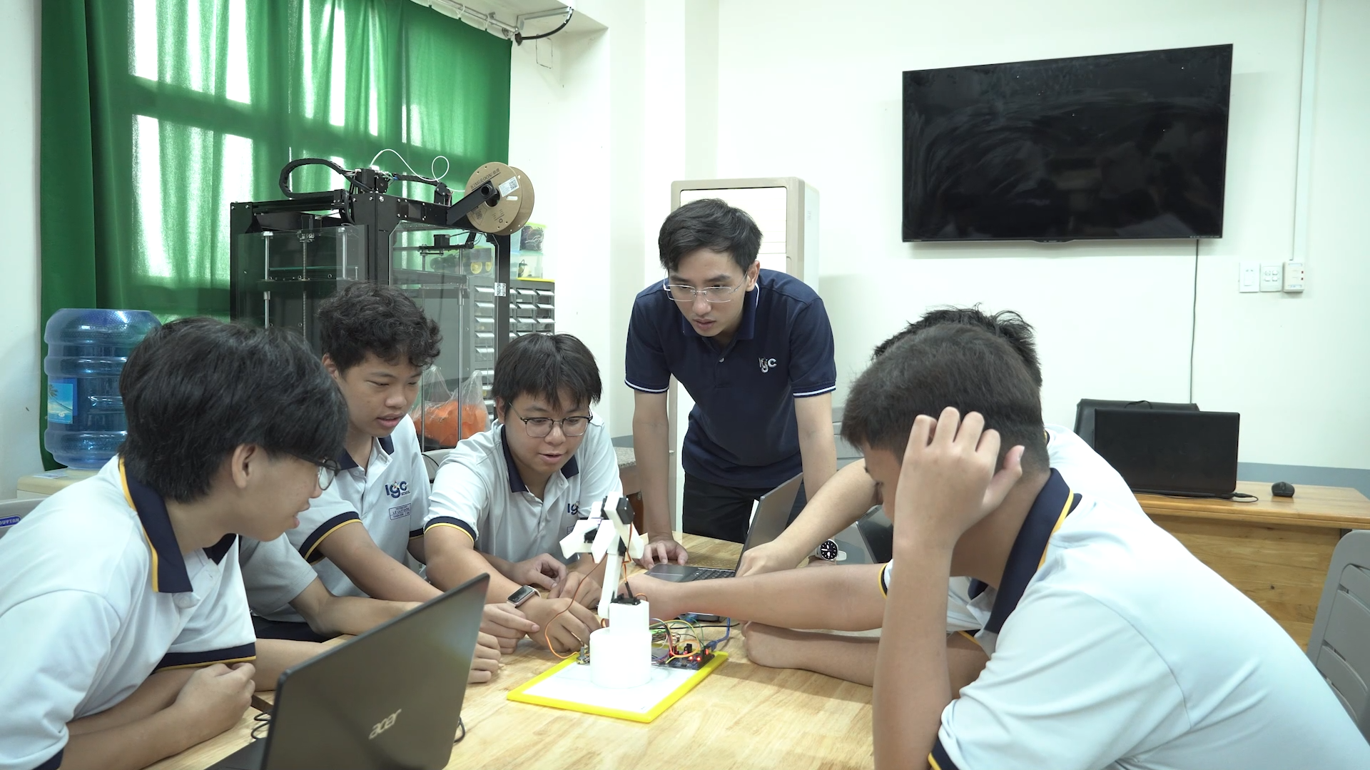 LẬP TRÌNH ARDUINO - HỌC SINH SỚM TIẾP CẬN CÔNG NGHỆ TƯƠNG LAI