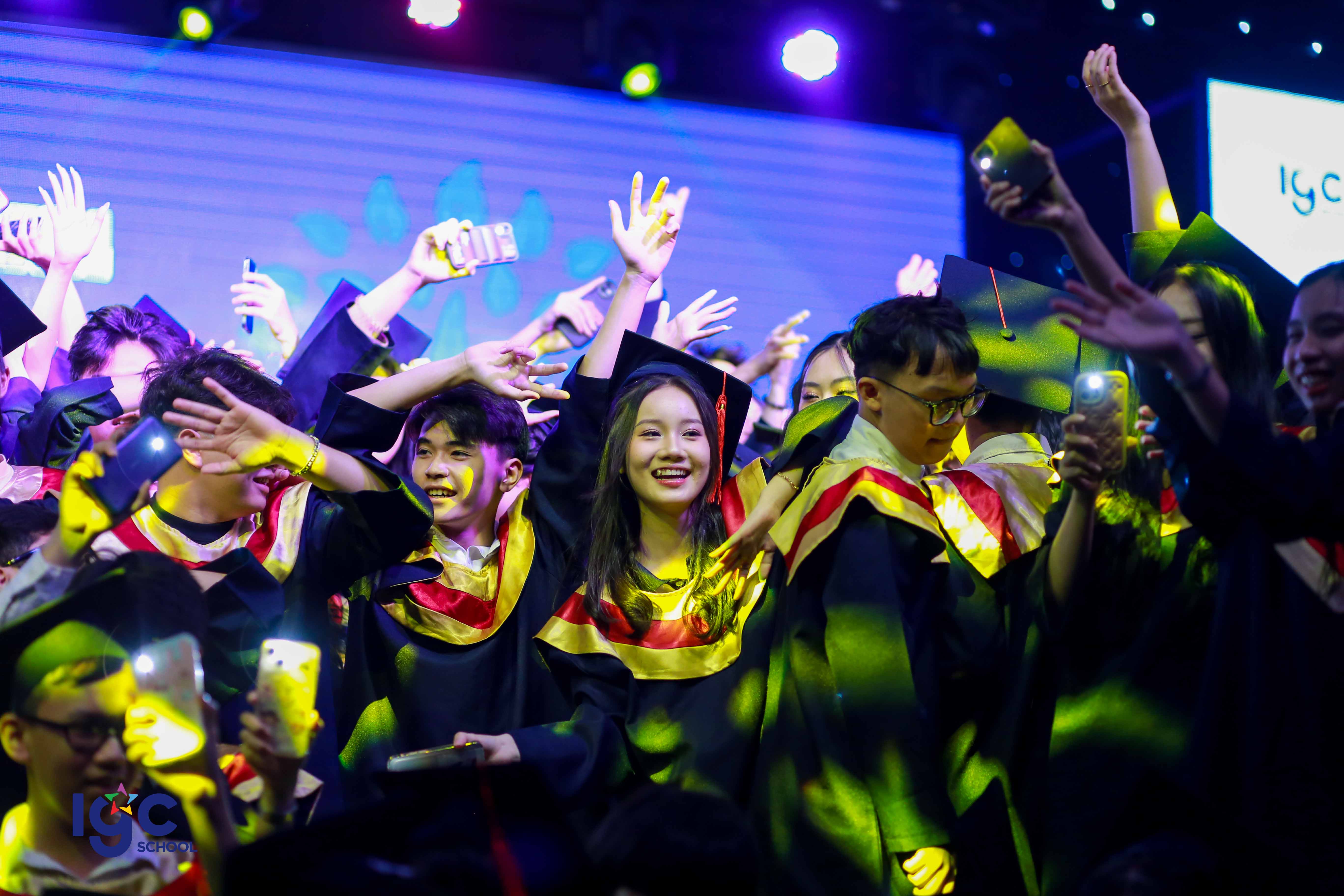 CHÚC CÁC SĨ TỬ 2K6 LUÔN KHOẺ MẠNH - GIÀU KHÁT KHAO - ĐỦ TỰ TIN - THỪA QUYẾT TÂM - CHINH PHỤC KỲ THI!